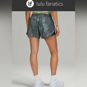 EUC Lululemon Hotty Hot Low Rise Short 4" Dimensional Blue Multi 4 tall $58